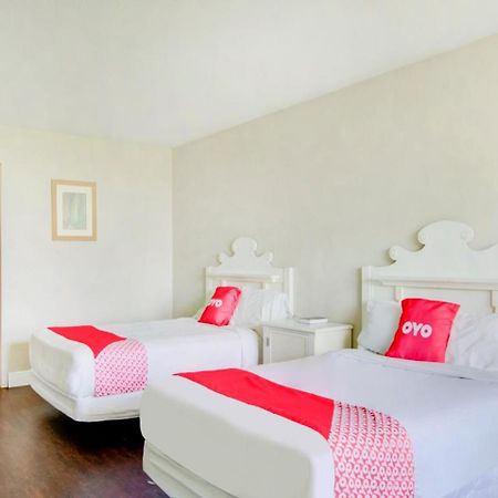 Oyo Hotel Dundee By Crystal Lake Exterior foto