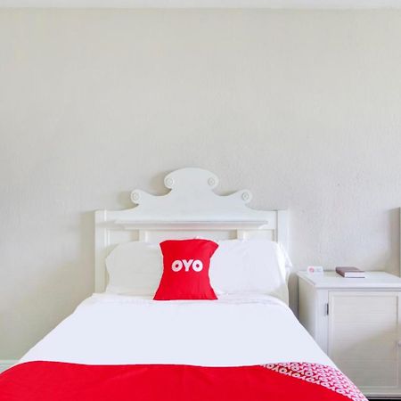 Oyo Hotel Dundee By Crystal Lake Exterior foto